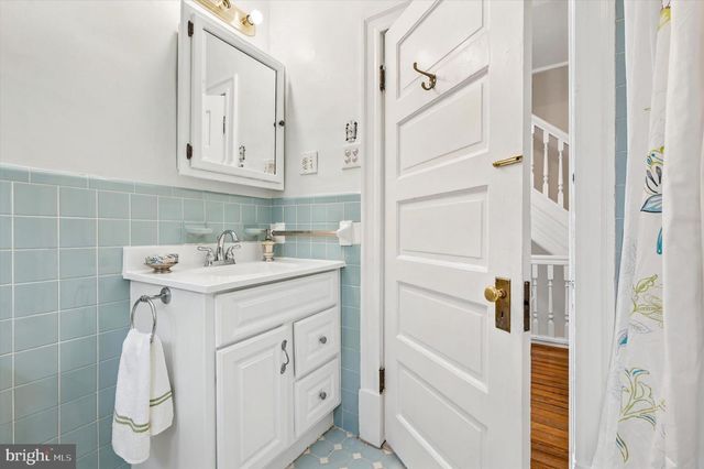 303 E GRAVERS LN, Philadelphia, PA 19118