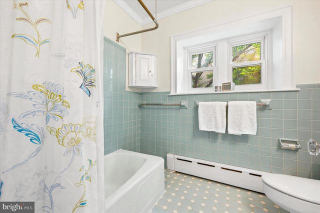 303 E GRAVERS LN, Philadelphia, PA 19118