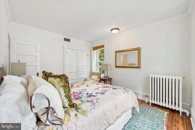 303 E GRAVERS LN, Philadelphia, PA 19118