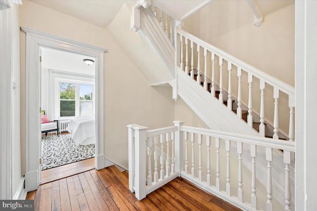 303 E GRAVERS LN, Philadelphia, PA 19118