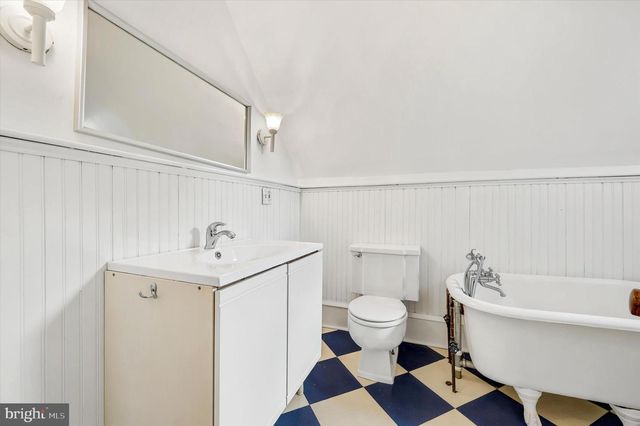 303 E GRAVERS LN, Philadelphia, PA 19118
