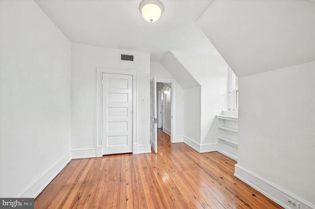 303 E GRAVERS LN, Philadelphia, PA 19118