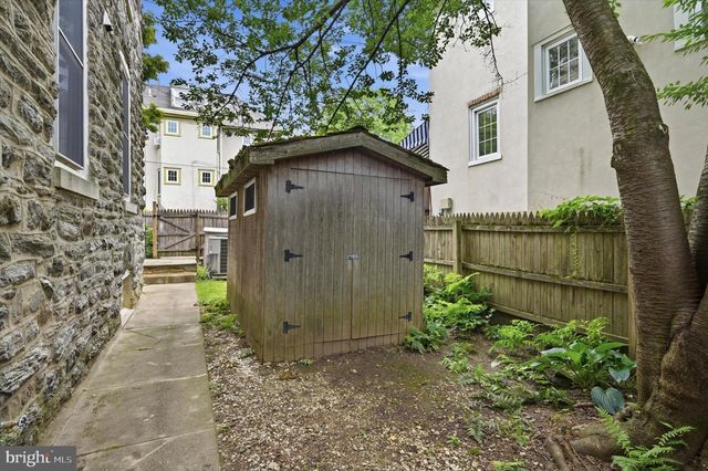303 E GRAVERS LN, Philadelphia, PA 19118