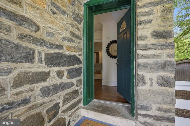303 E GRAVERS LN, Philadelphia, PA 19118