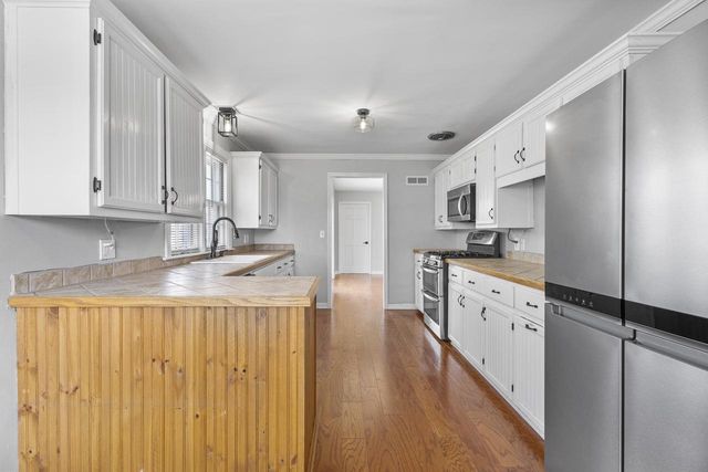 311 E CEDAR STREET, Pulaski, WI 54162