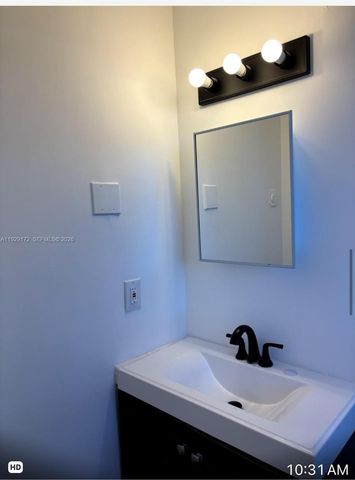 2001 N Dixie Hwy 4 4, Pompano Beach, FL 33060