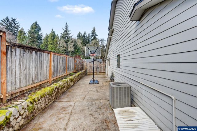 586 Welcome Wy SE, Salem, OR 97302