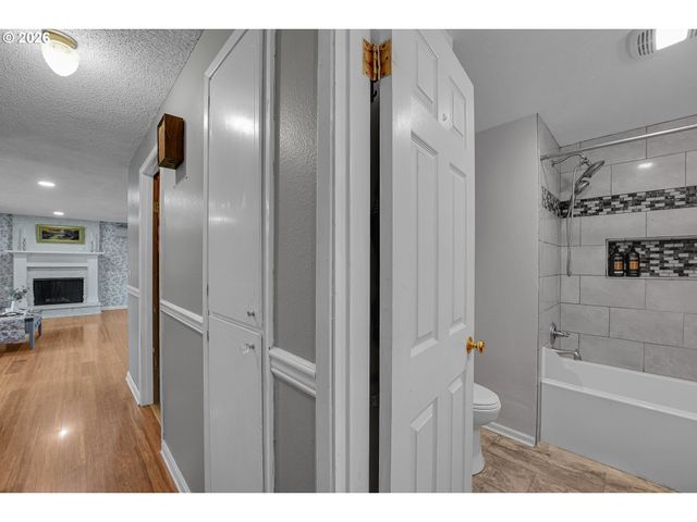 225 Nw 19TH St, Mc Minnville, OR 97128