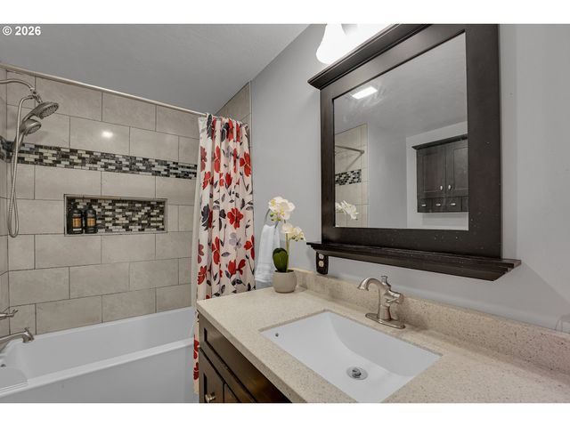 225 Nw 19TH St, Mc Minnville, OR 97128