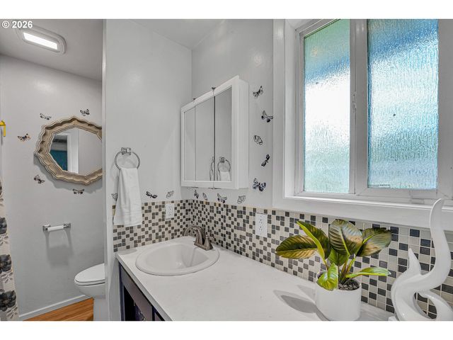 225 Nw 19TH St, Mc Minnville, OR 97128