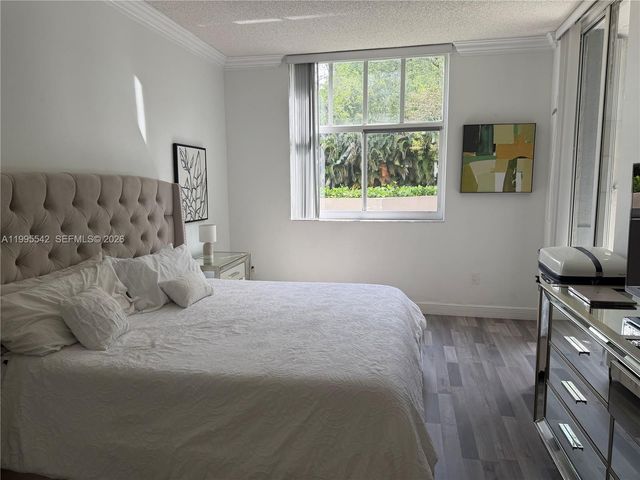 9725 NW 52nd St 111, Doral, FL 33178