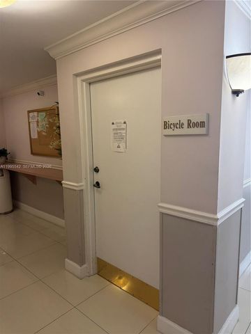 9725 NW 52nd St 111, Doral, FL 33178