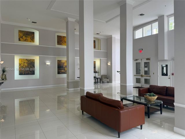 9725 NW 52nd St 111, Doral, FL 33178