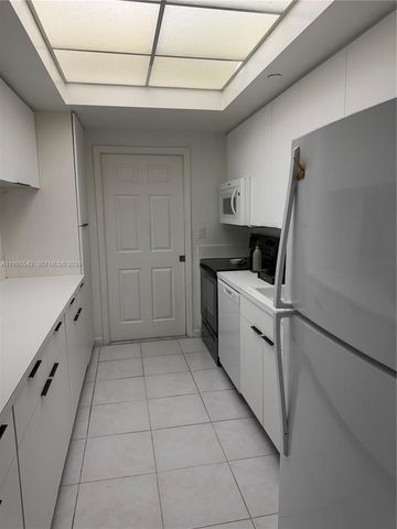 9725 NW 52nd St 111, Doral, FL 33178