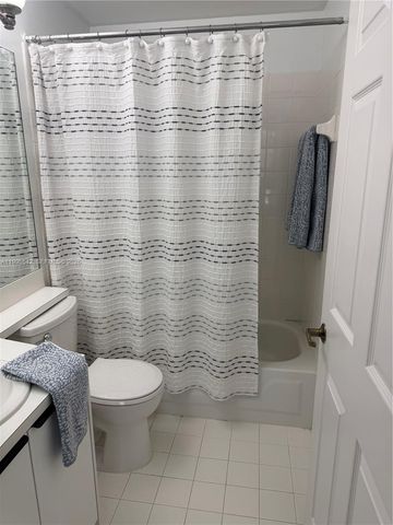 9725 NW 52nd St 111, Doral, FL 33178