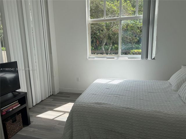 9725 NW 52nd St 111, Doral, FL 33178