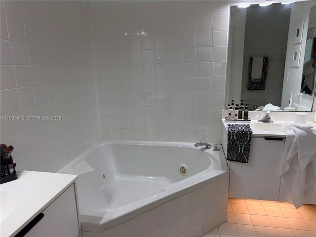 9725 NW 52nd St 111, Doral, FL 33178