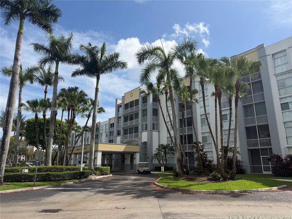 9725 NW 52nd St 111, Doral, FL 33178