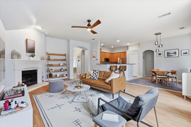 520 E Sandra Lane, Grand Prairie, TX 75052