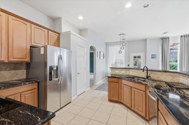 520 E Sandra Lane, Grand Prairie, TX 75052