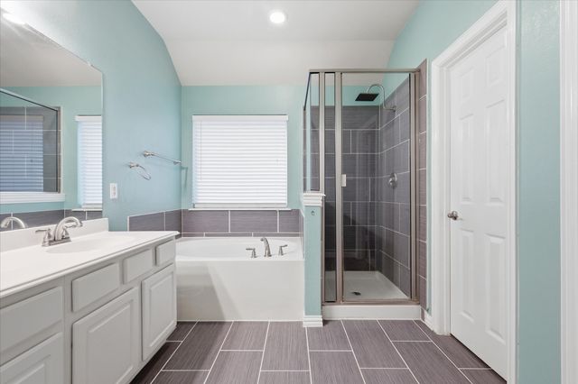 520 E Sandra Lane, Grand Prairie, TX 75052