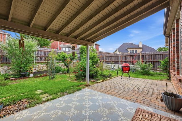 520 E Sandra Lane, Grand Prairie, TX 75052