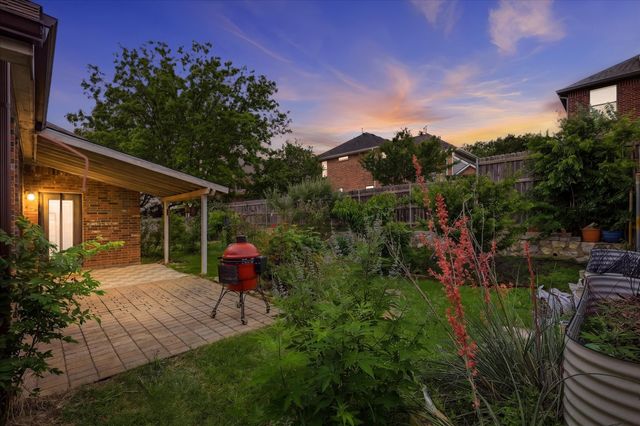520 E Sandra Lane, Grand Prairie, TX 75052