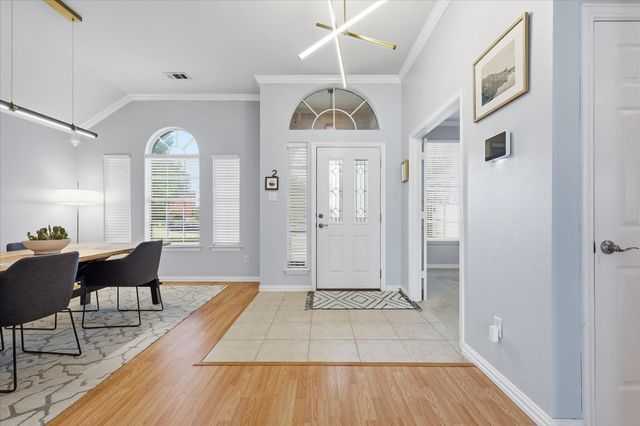 520 E Sandra Lane, Grand Prairie, TX 75052