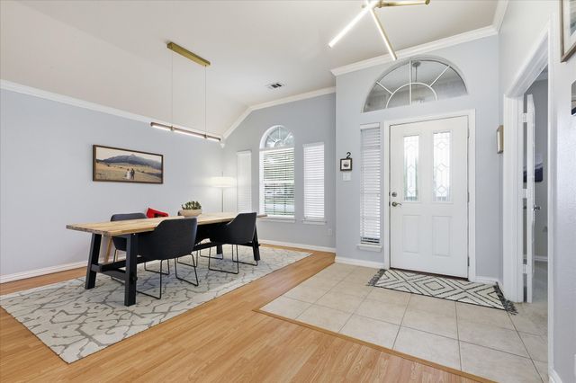 520 E Sandra Lane, Grand Prairie, TX 75052