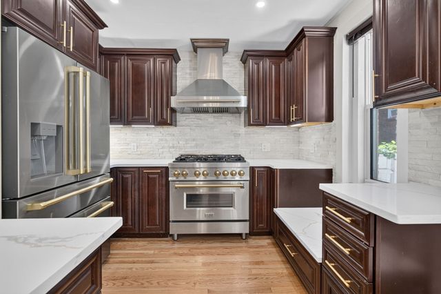 21 Parker St, Boston, MA 02129