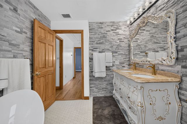 21 Parker St, Boston, MA 02129