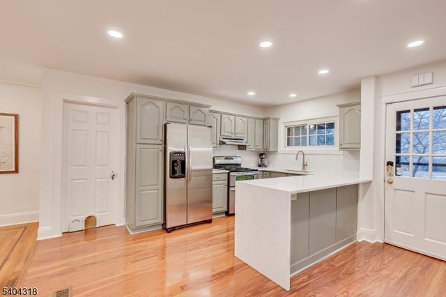 143 Lake Ave, Metuchen Boro, NJ 08840