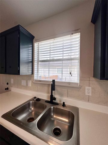 301 Enid Street, Houston, TX 77009