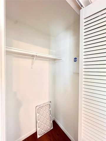 301 Enid Street, Houston, TX 77009