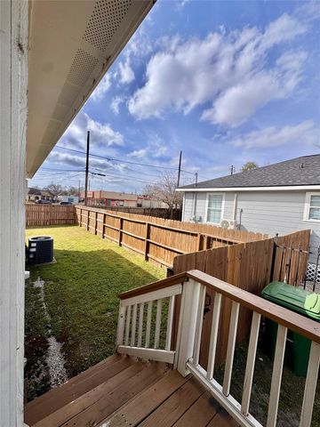 301 Enid Street, Houston, TX 77009