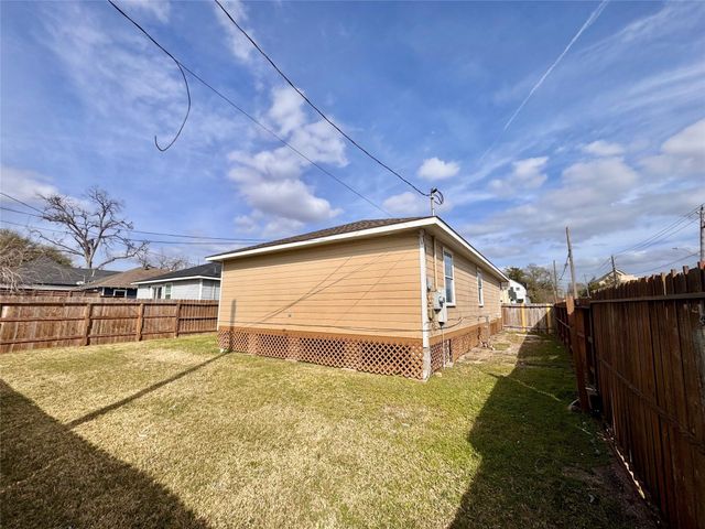 301 Enid Street, Houston, TX 77009