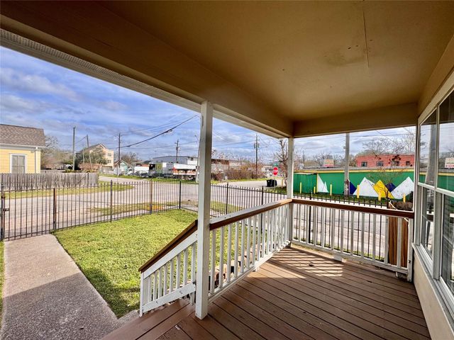 301 Enid Street, Houston, TX 77009