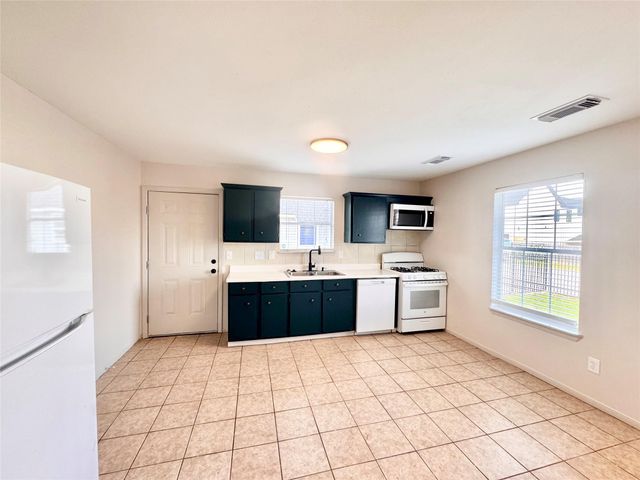 301 Enid Street, Houston, TX 77009