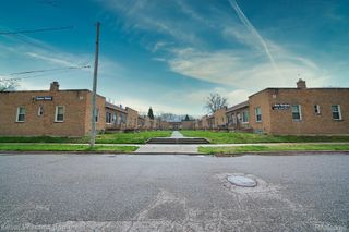 51 SPOKANE Drive, Pontiac, MI 48341