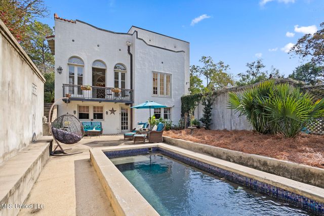 923 Pinehurst Place, Jackson, MS 39202