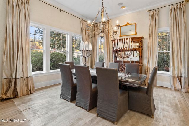 923 Pinehurst Place, Jackson, MS 39202