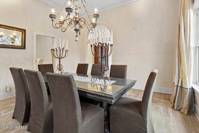 923 Pinehurst Place, Jackson, MS 39202