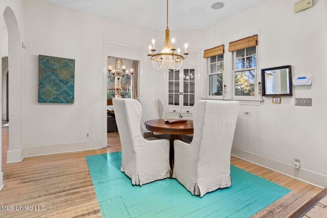 923 Pinehurst Place, Jackson, MS 39202