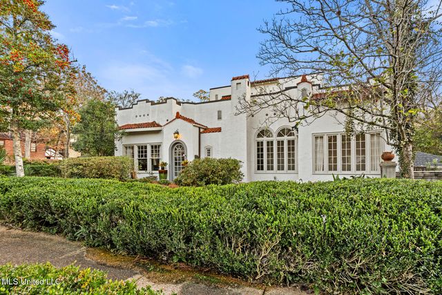 923 Pinehurst Place, Jackson, MS 39202