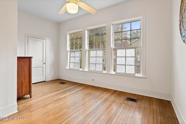 923 Pinehurst Place, Jackson, MS 39202