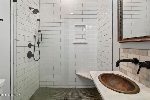 923 Pinehurst Place, Jackson, MS 39202