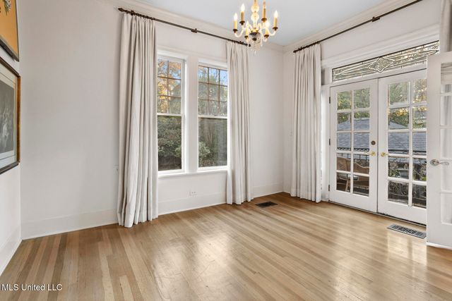 923 Pinehurst Place, Jackson, MS 39202