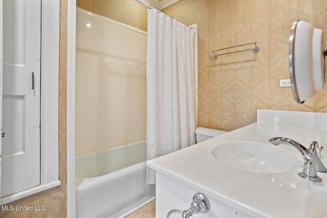 923 Pinehurst Place, Jackson, MS 39202