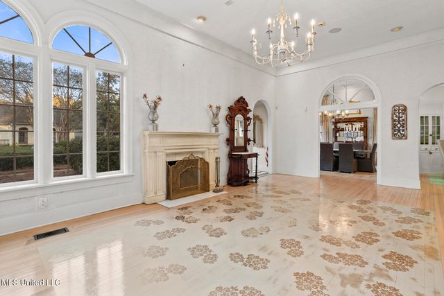 923 Pinehurst Place, Jackson, MS 39202