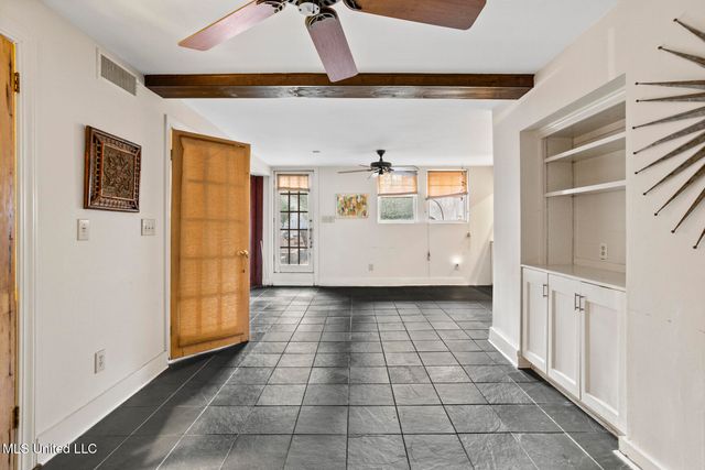 923 Pinehurst Place, Jackson, MS 39202